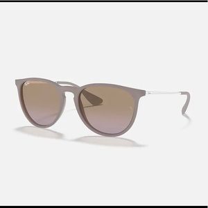 New. Never worn. Ray-Ban Women’s Sunglasses
ERIKA CLASSIC
RB4171 600068 54-18